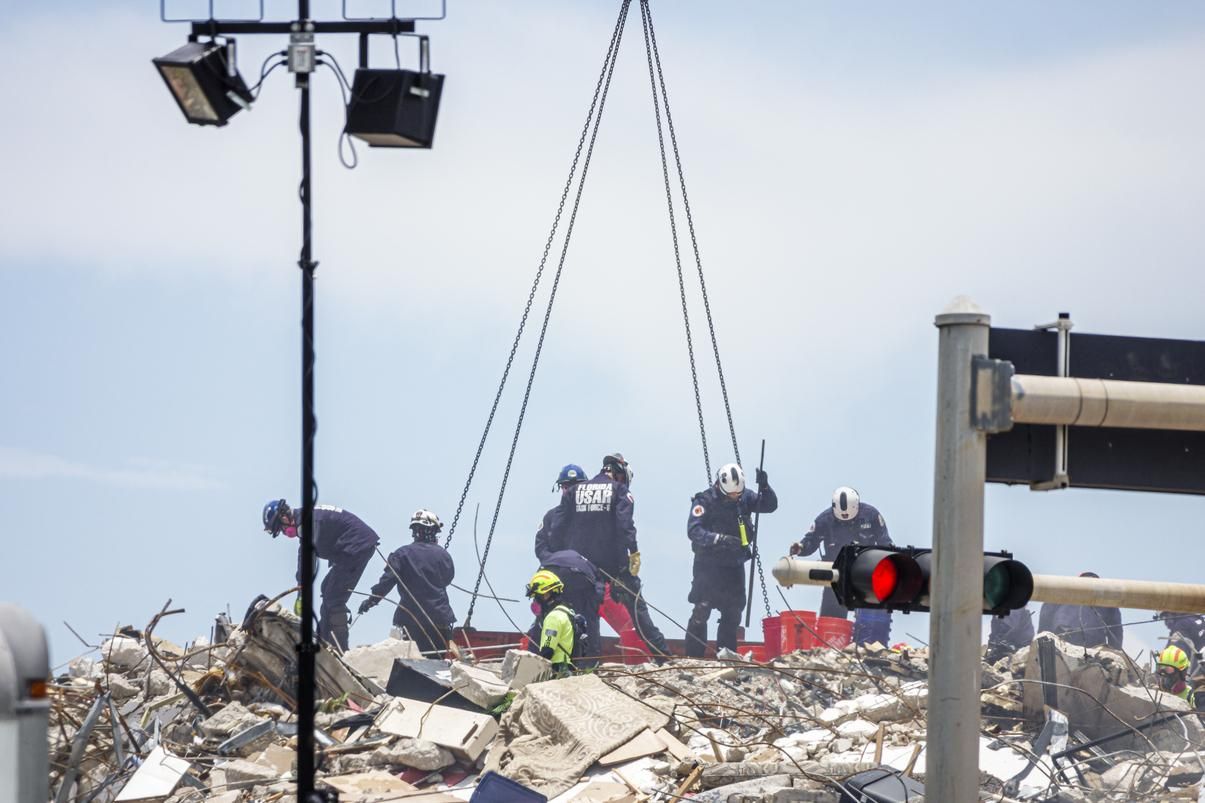 Поисковую операцию под завалами в Майами планируют завершить Поисковую операцию под завалами в Майами планируют завершить