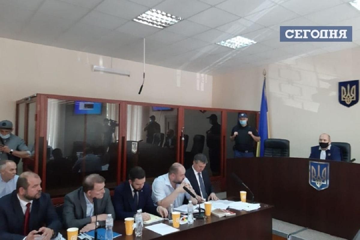 Адвокаты Медведчука просили 3-часовой перерыв, чтобы он мог поесть Адвокаты Медведчука просили 3-часовой перерыв, чтобы он мог поесть