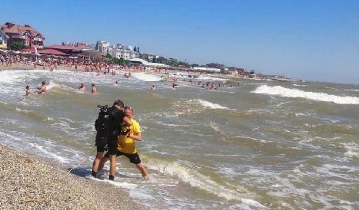 Пошел купаться во время шторма: в Бердянске погиб турист