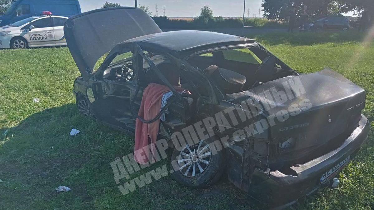 У Дніпрі авто рятувальників врізалося у легковик: відео У Дніпрі авто рятувальників врізалося у легковик: відео