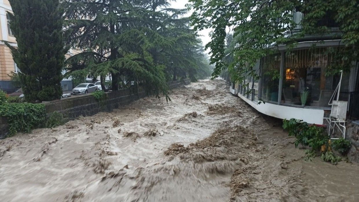 Оккупанты говорят, что ливни решили проблему с водой в Крыму на 2 года