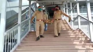 2-річна дівчинка, яка ще не вміла добре говорити, врятувала матір: що зробила дитина