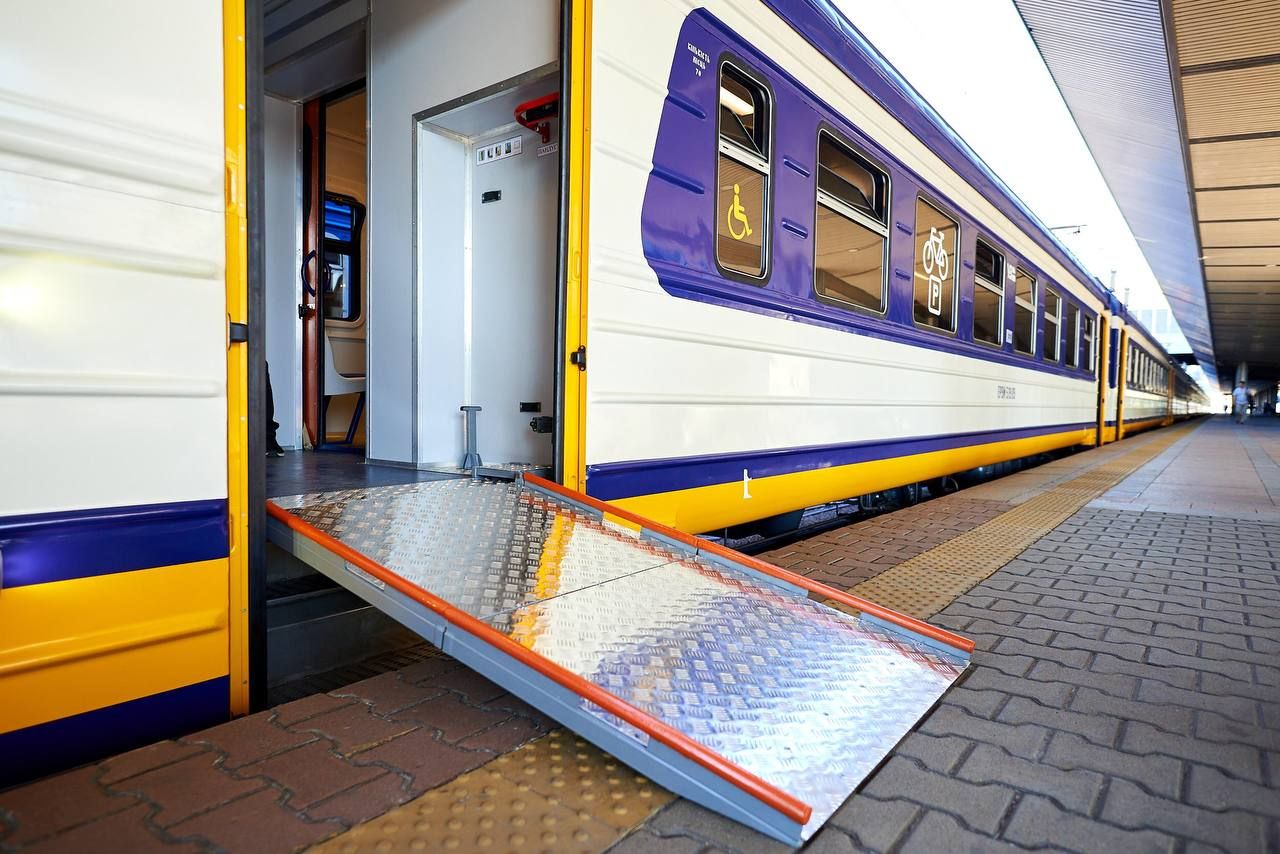 Укрзализныця запускает первый инклюзивный поезд: фото Укрзализныця запускает первый инклюзивный поезд: фото