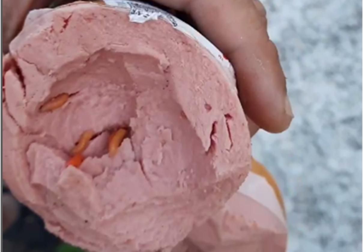 В Херсоне в колбасе нашли червей: фото, видео