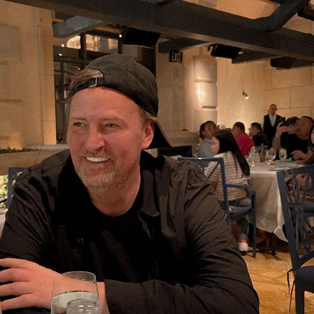 Меттью Перрі після розставання з нареченою Меттью Перрі після розставання з нареченою