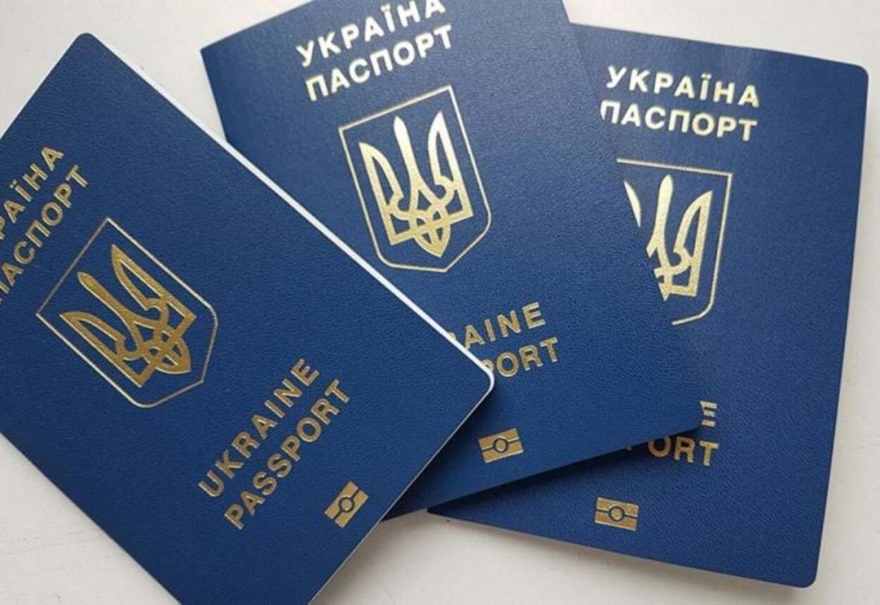 На Львовщине временно прекратили выдавать паспорта: какая причина
