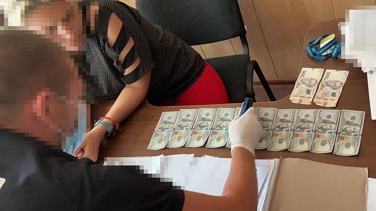 В Одессе задержали чиновников ДМС и ДСНС: брали взятки В Одессе задержали чиновников ДМС и ДСНС: брали взятки