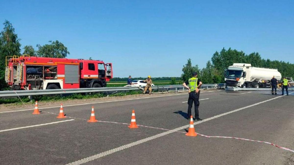 На Полтавщині через ДТП перекрили трасу на Київ: утворився затор