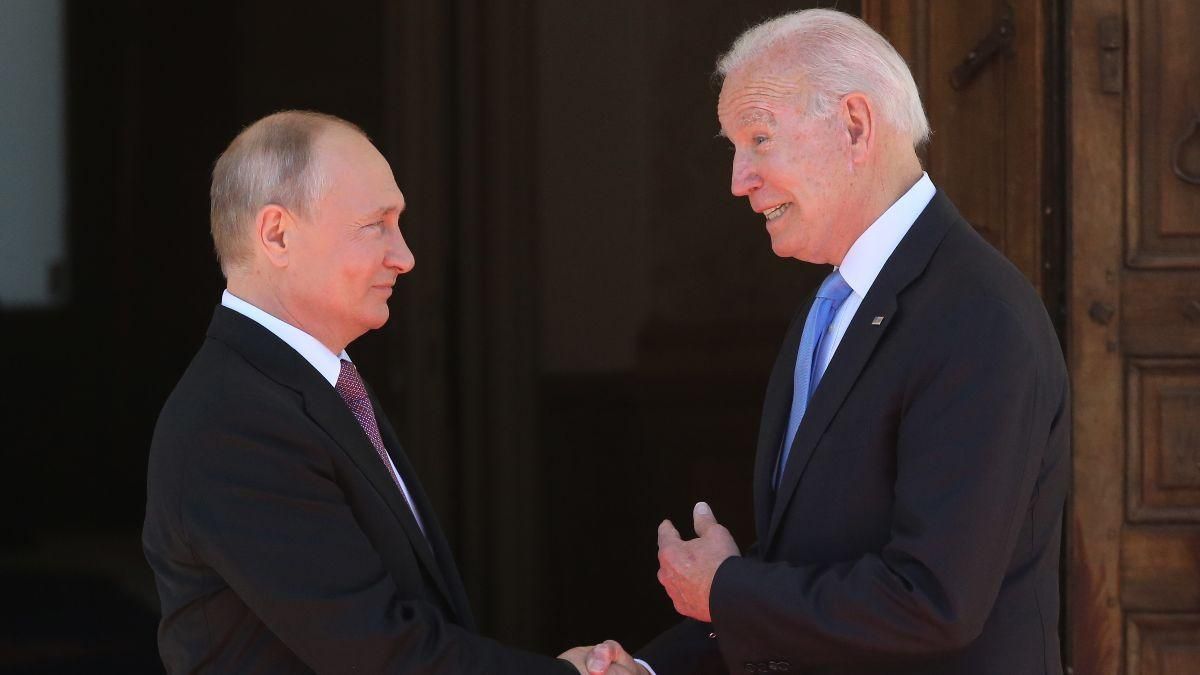 Байден поговорил по телефону с Путиным Байден поговорил по телефону с Путиным