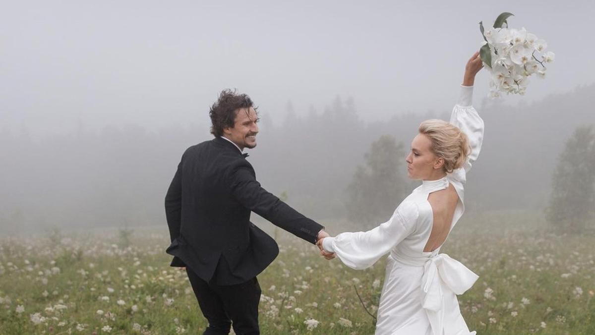 Тарас Цимбалюк показав фото з весілля в Карпатах Тарас Цимбалюк показав фото з весілля в Карпатах