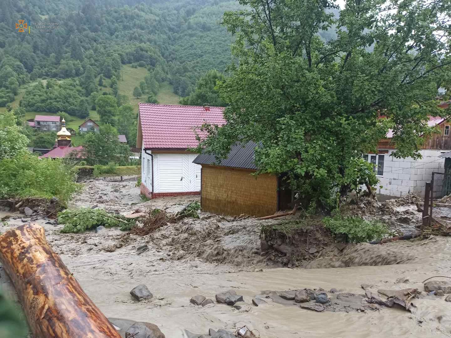 Негода на Закарпатті у липні 2021: затопило багато дворів – фото