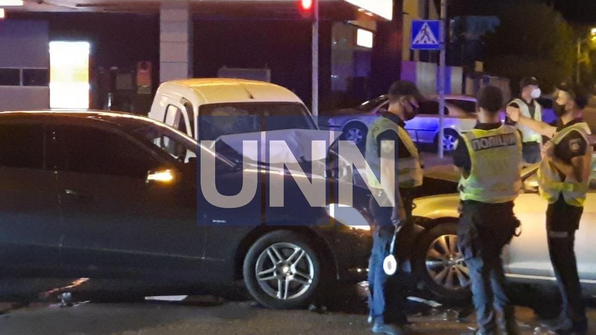 Мотор влетел в салон авто с людьми: пьяный водитель создал ДТП в Киеве Мотор влетел в салон авто с людьми: пьяный водитель создал ДТП в Киеве