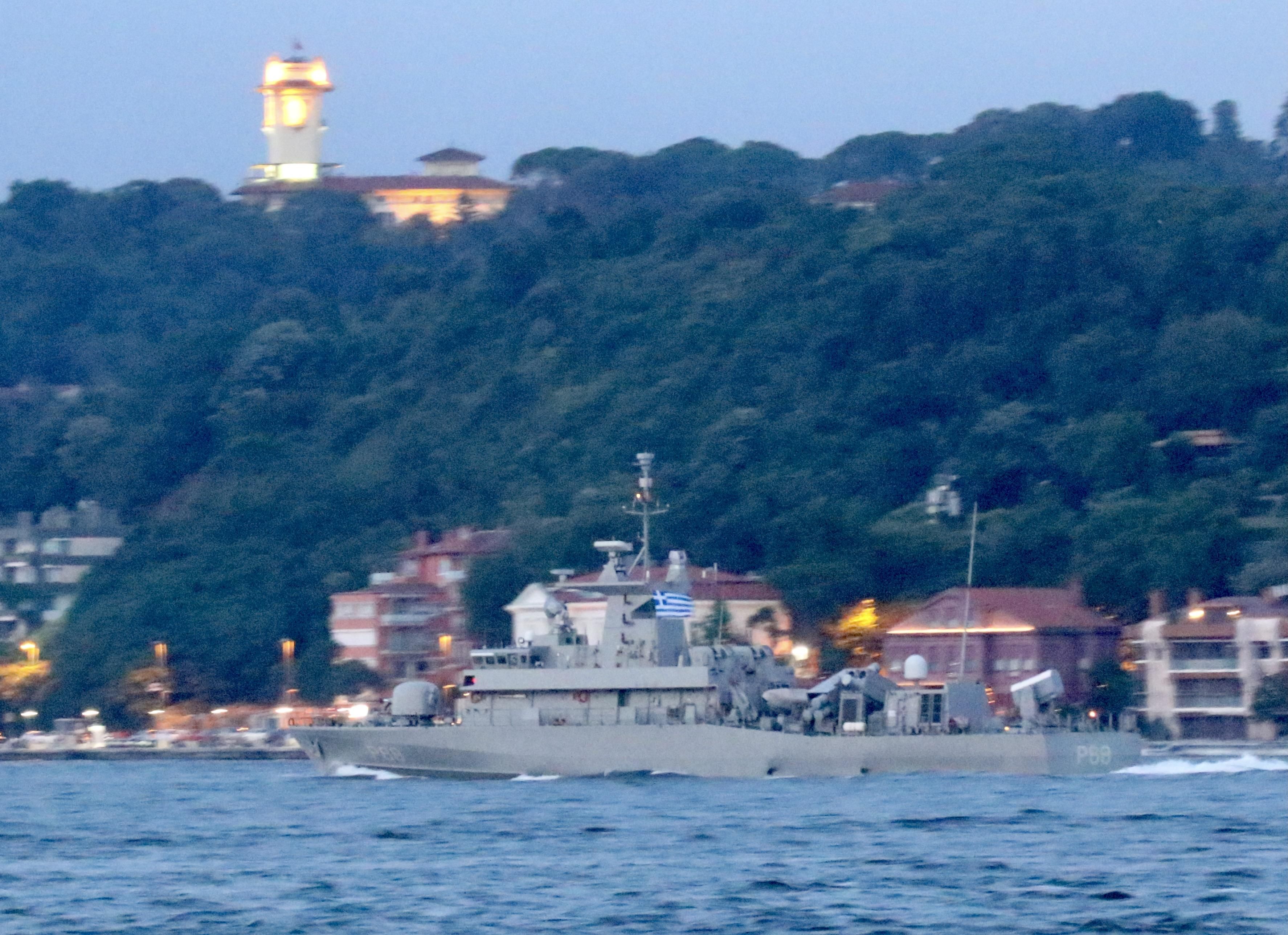 Военный корабль Греции зашел в Черное море: фото