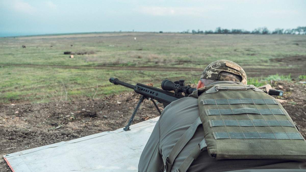 Війна на Донбасі: ворог гатить майже вздовж усієї лінії фронту