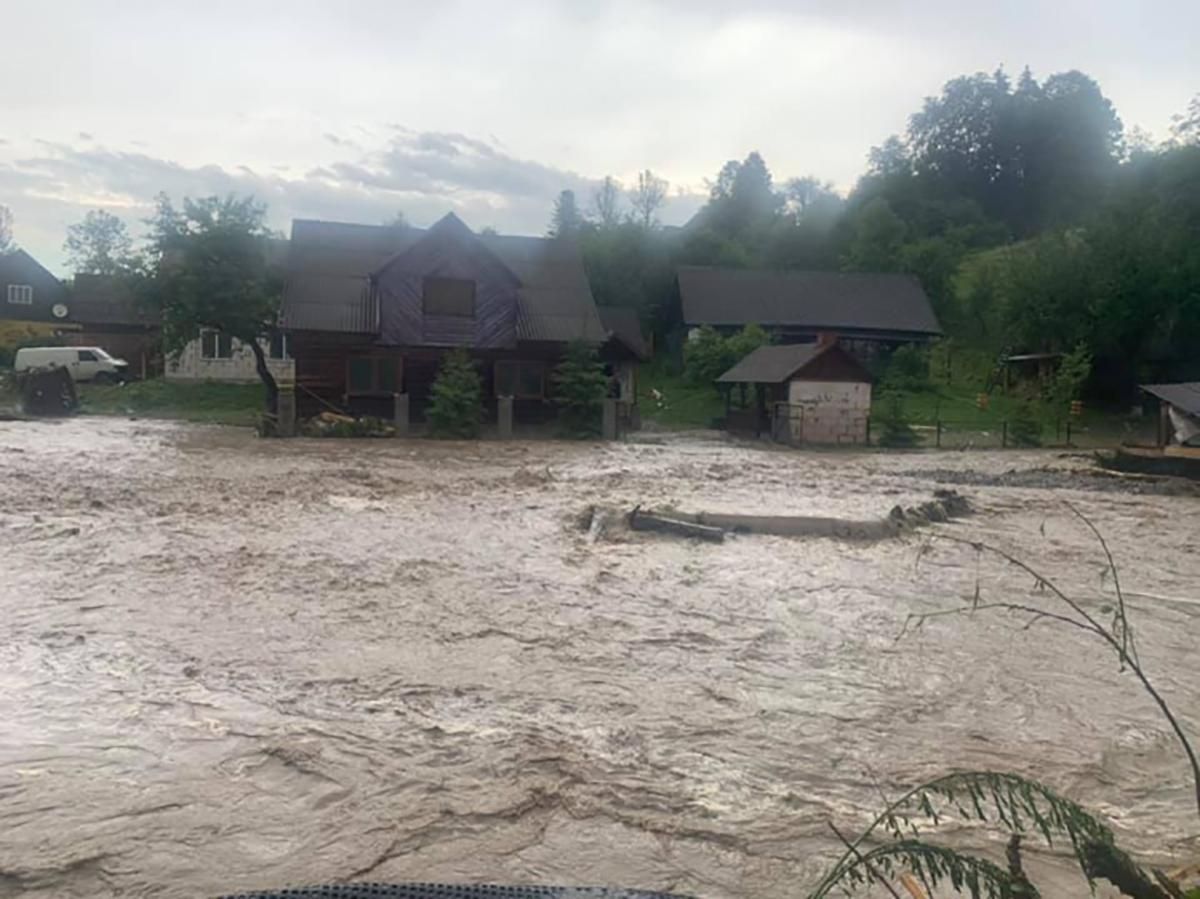 Ливень в Закарпатье 10 июля 2021: подтопило несколько сел - фото Ливень в Закарпатье 10 июля 2021: подтопило несколько сел - фото