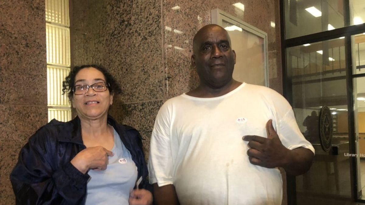 Американца, 6:00 простоял в очереди на выборах, обвинили Американца, 6:00 простоял в очереди на выборах, обвинили