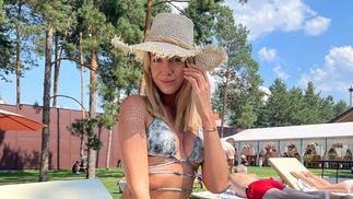 Леся Никитюк впечатлила формами в купальнике со змеиным принтом: горячее фото