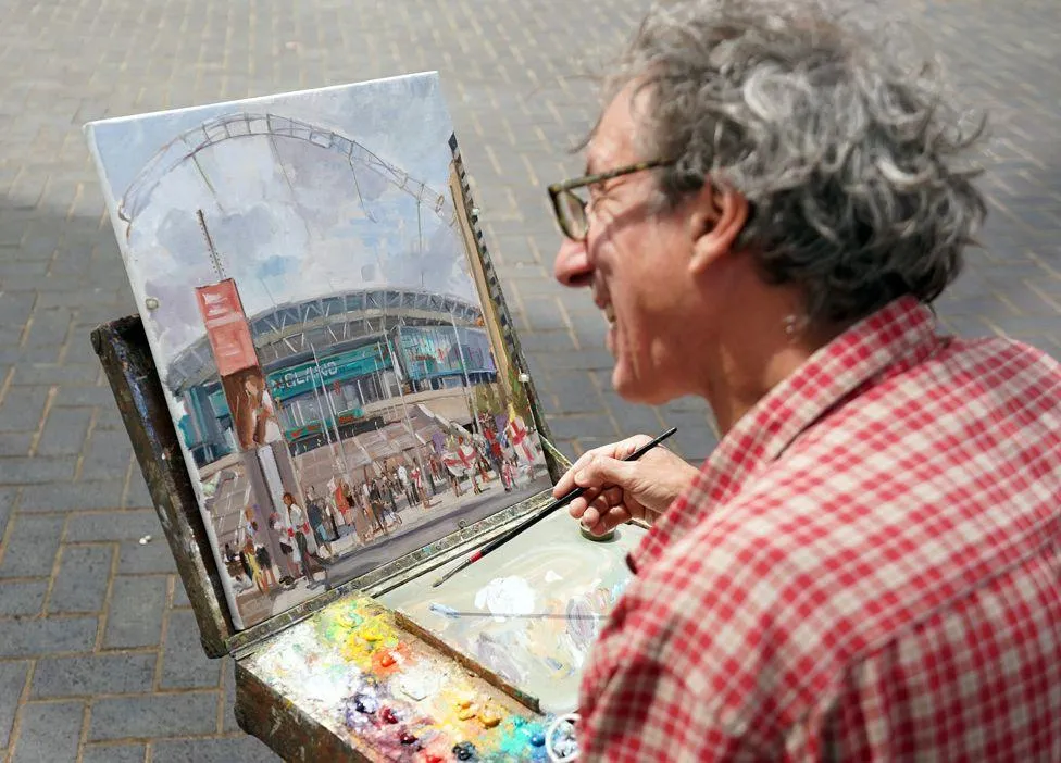 Художник малює, що відбувається біля стадіону в Лондоні