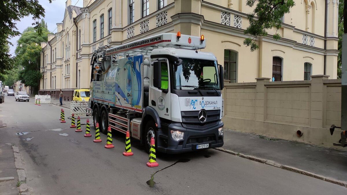 В Одессе запустили уникальный каналопромывной автомобиль В Одессе запустили уникальный каналопромывной автомобиль