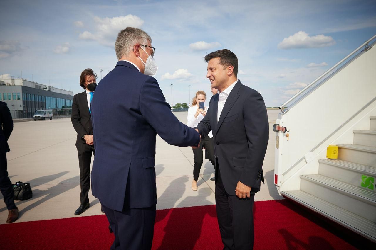 Владимир Зеленский прибыл в Германию с официальным визитом Владимир Зеленский прибыл в Германию с официальным визитом