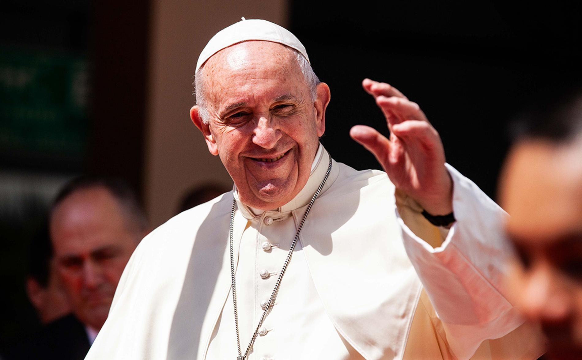 Папа Франциск 11 июля 2021 впервые появился на публике после операции