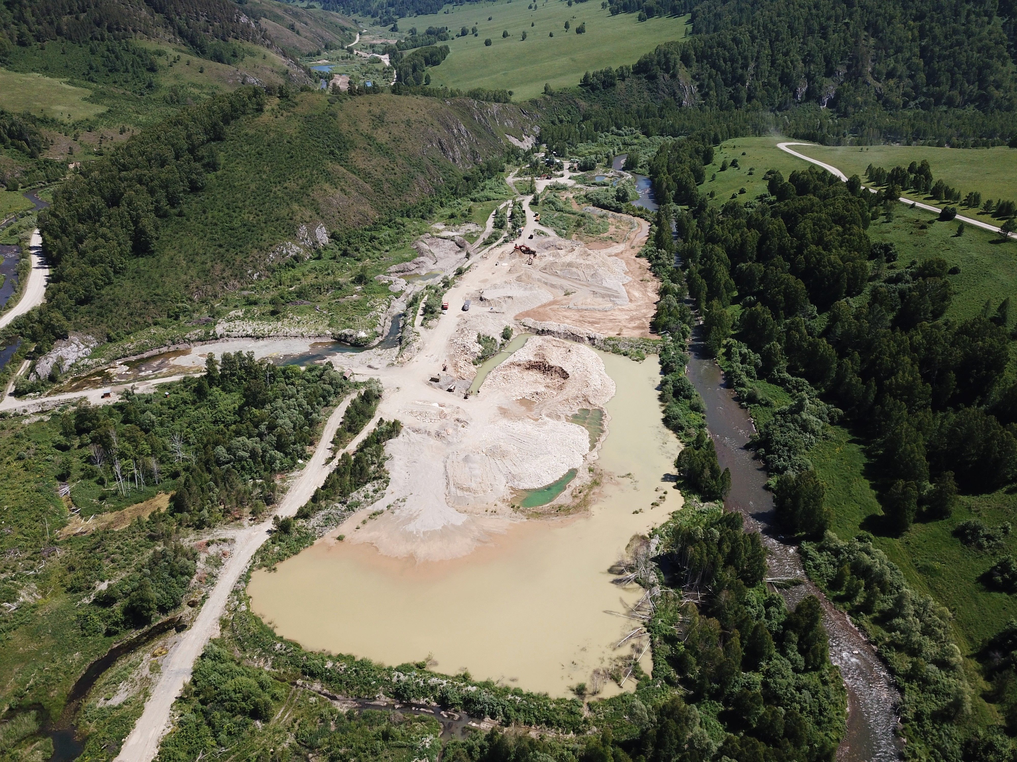 Экокатастрофа через поиски золота: в России массово уничтожают реки Экокатастрофа через поиски золота: в России массово уничтожают реки