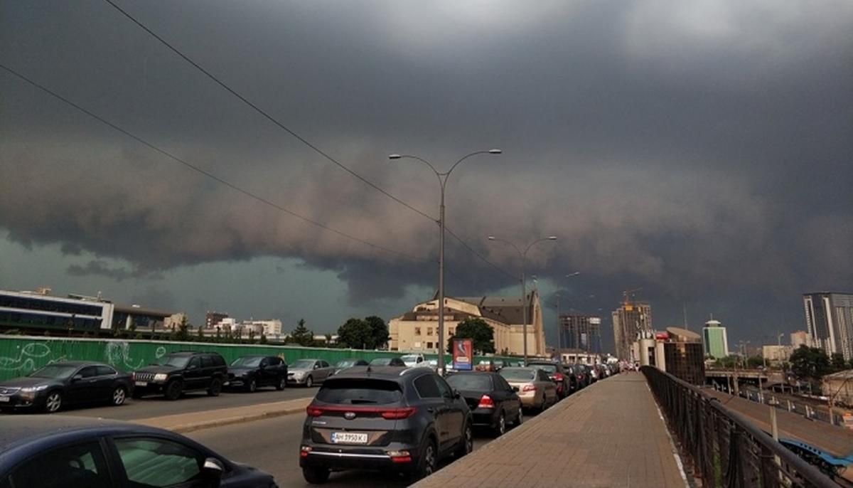 На Київ з самого ранку насуваються грози На Київ з самого ранку насуваються грози