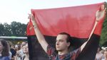 Охорона хотіла вивести хлопця, що прийшов на концерт Меладзе у Києві з червоно-чорним прапором