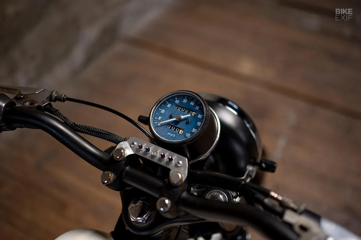 Електромотоцикл зберіг аналоговий спідометр Електромотоцикл зберіг аналоговий спідометр