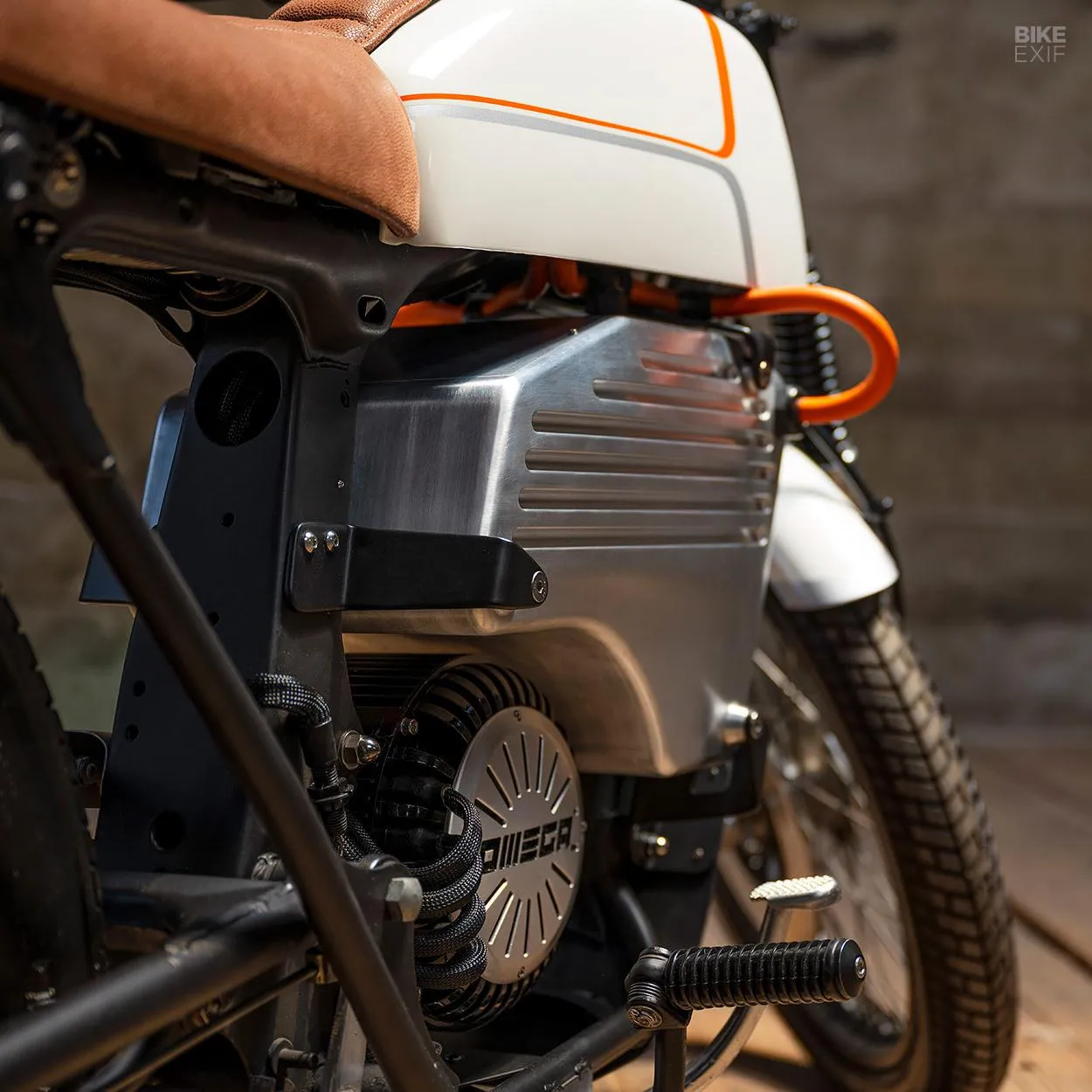 Майстри виготовили стильний корпус з алюмінію Майстри виготовили стильний корпус з алюмінію