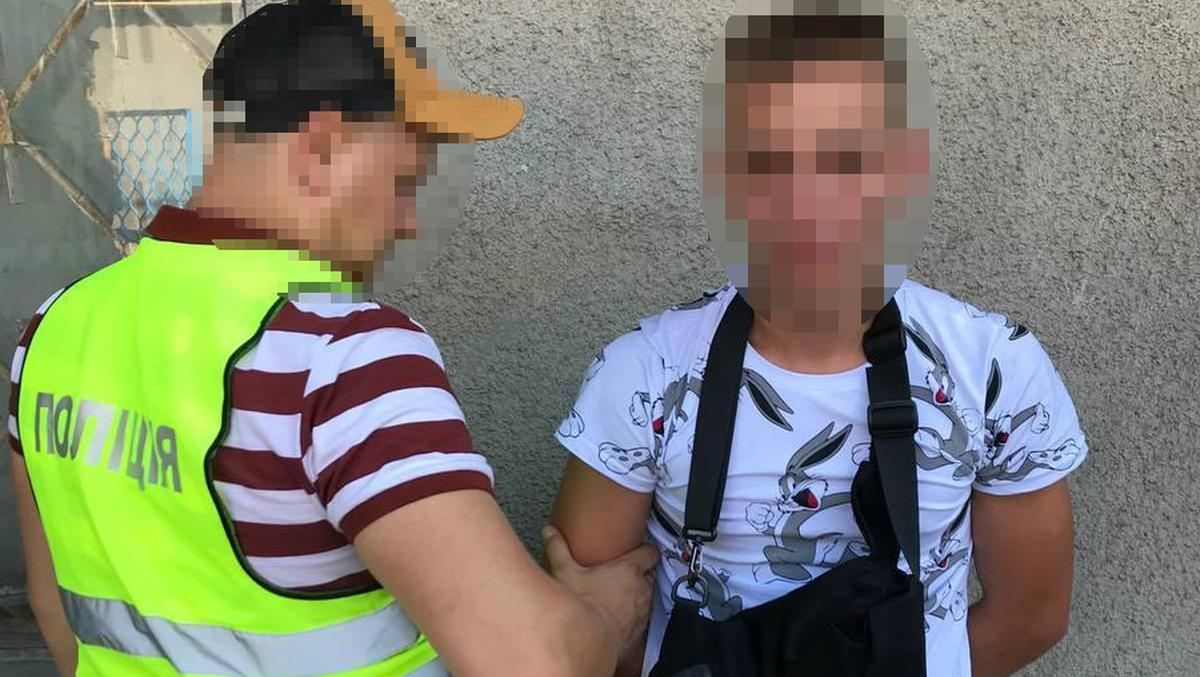 В Киеве обманули киевлянина на 46 тысяч долларов и сбили копа В Киеве обманули киевлянина на 46 тысяч долларов и сбили копа