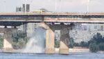 Під час гідравлічних випробувань: у Києві на мосту Патона сталася серйозна комунальна аварія