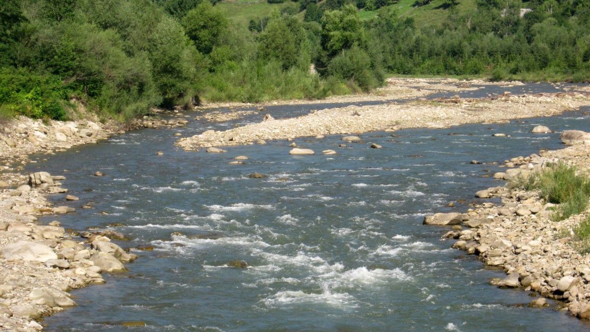 В реках Карпат 12 - 13 июля 2021 поднимется уровень воды на метр