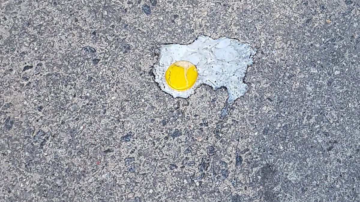 Посмажили яйце на асфальті в Дніпрі: почалася спека – фото