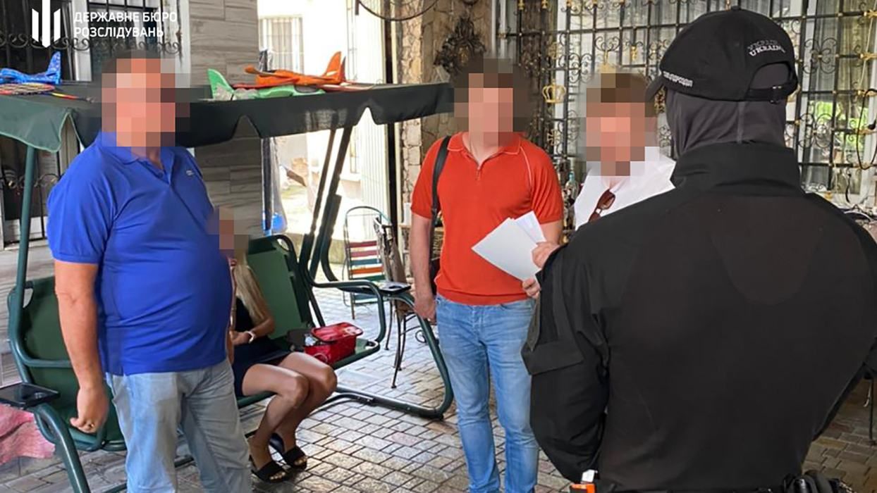 В Одесской области задержали судью с адвокатом, которые брали взятки В Одесской области задержали судью с адвокатом, которые брали взятки