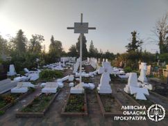 Розтрощив 60 могил січових стрільців: 20-річний порушник був під наркотиками – фото
