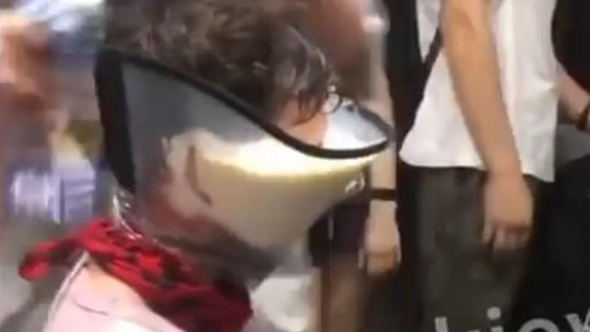Залили вагон молоком: в Киеве подростки в метро снимали видеоролик