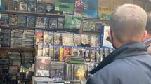Продавали на книжковому ринку секретні дані українців: у Києві судитимуть братів