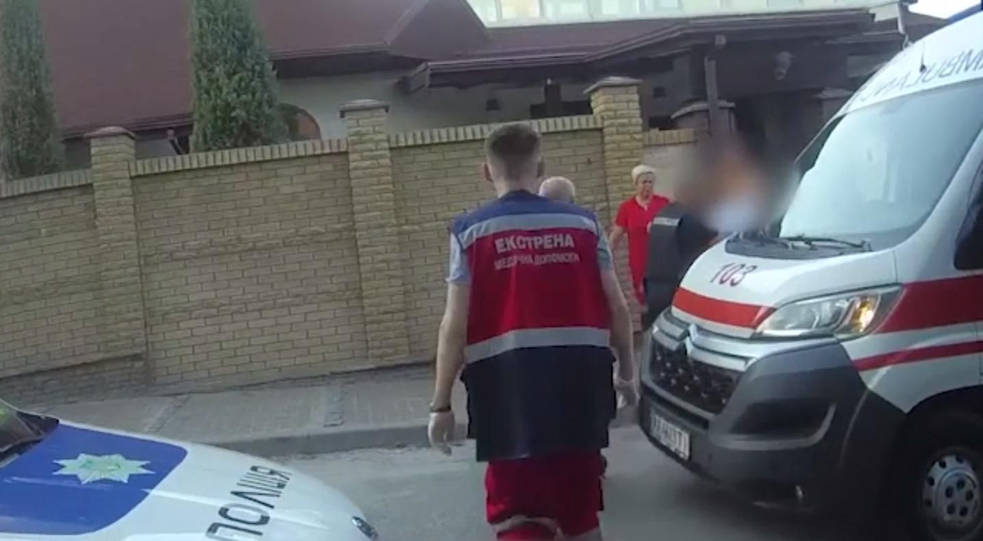 В Киеве спасли девочку, которая едва не утонула в бассейне: видео В Киеве спасли девочку, которая едва не утонула в бассейне: видео