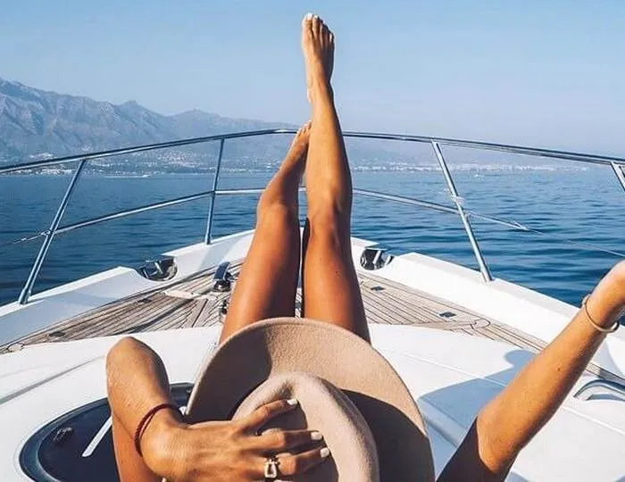 На катері На катері