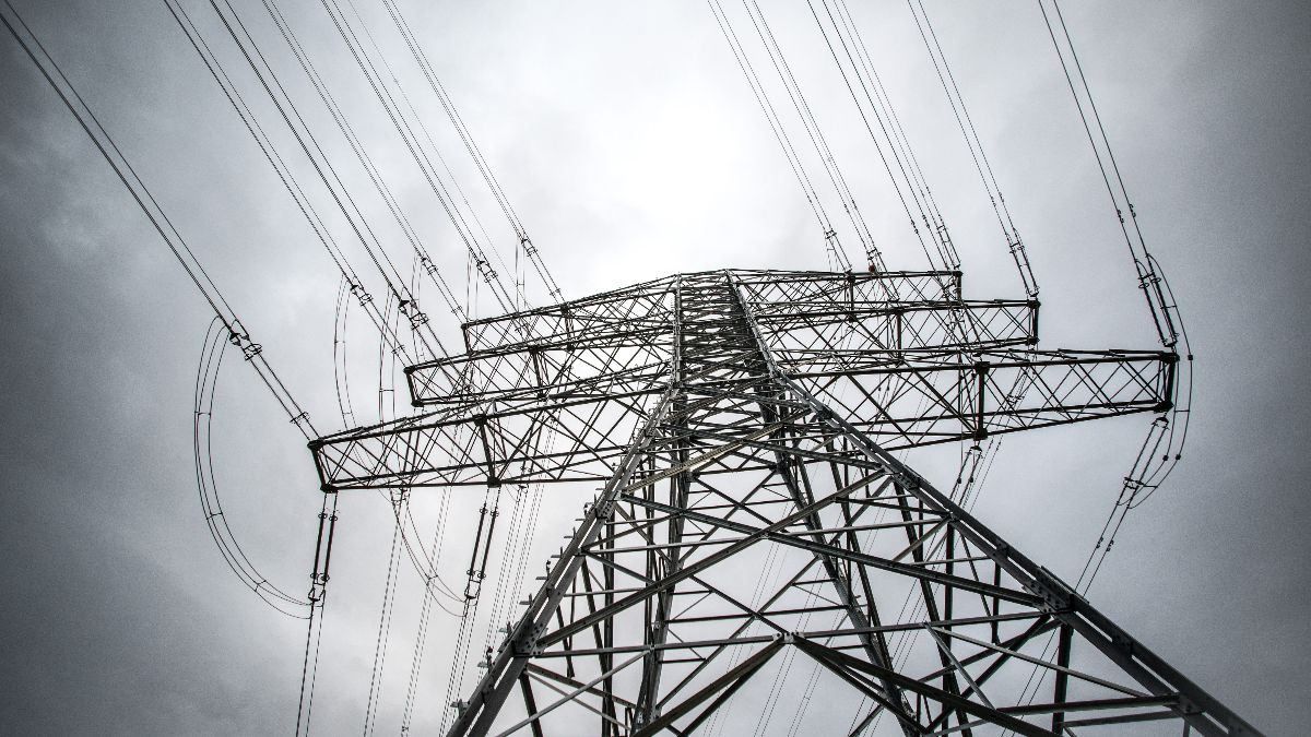 Через негоду понад 100 населених пунктів залишились без світла Через негоду понад 100 населених пунктів залишились без світла