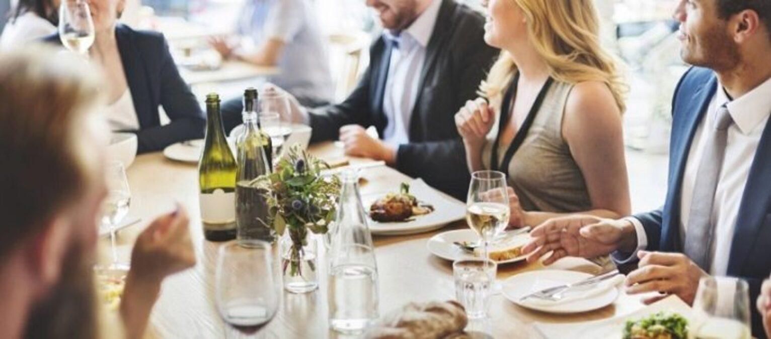 Після масового отруєння на Львівщині заборонили ресторанам робити салати з майонезом Після масового отруєння на Львівщині заборонили ресторанам робити салати з майонезом