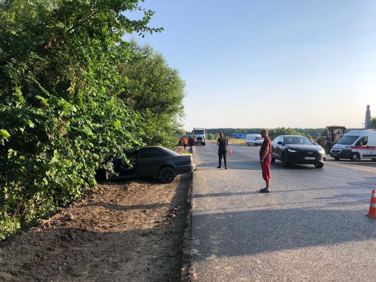 На Львівщині 20-річний водій на смерть збив працівника дорожньої служби: фото На Львівщині 20-річний водій на смерть збив працівника дорожньої служби: фото