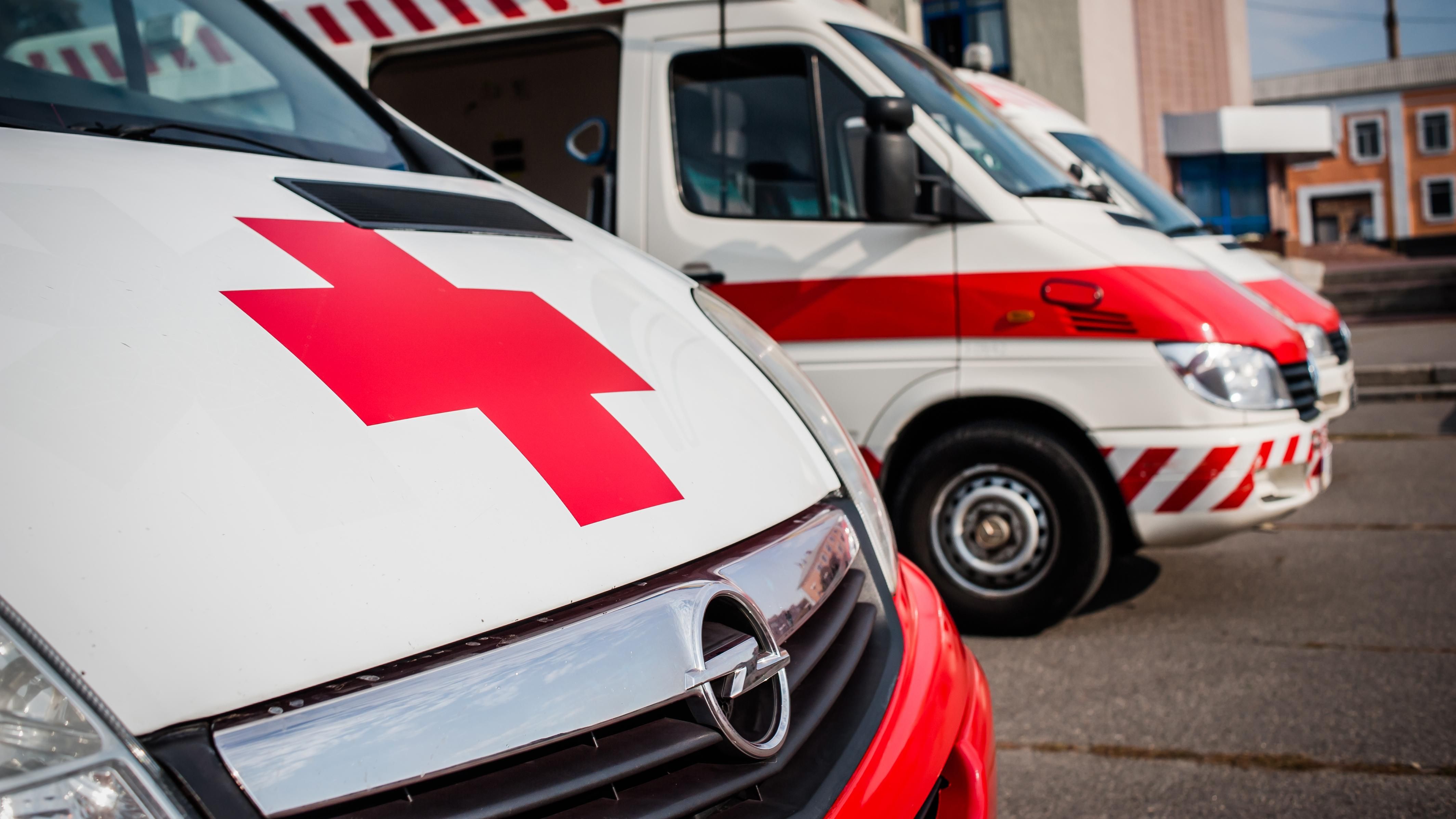 У торговому центрі Дніпра чоловік впав на ніж і поранився У торговому центрі Дніпра чоловік впав на ніж і поранився