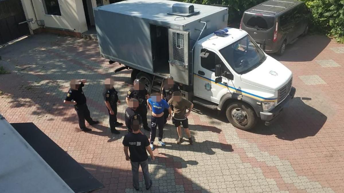 Одесситы требовали деньги в геев: задержали полицейского