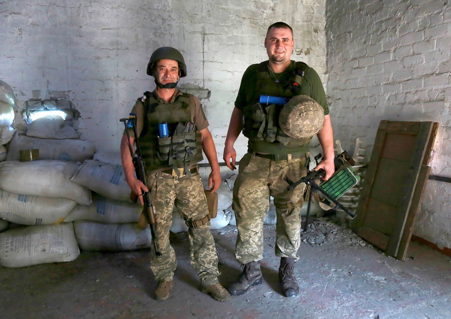 Шкільний вчитель та його учень разом захищають Україну на передовій