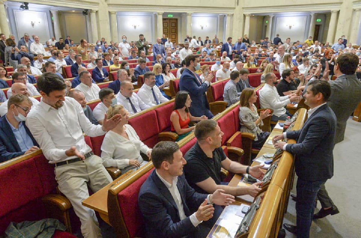 В третий раз за неделю: Рада проведет еще одно внеочередное заседание В третий раз за неделю: Рада проведет еще одно внеочередное заседание