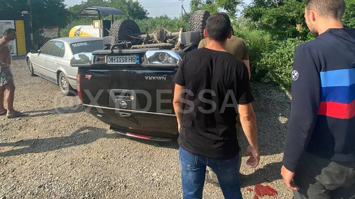 Позашляховик перекинуся біля цистерни в Одесі: відео Позашляховик перекинуся біля цистерни в Одесі: відео