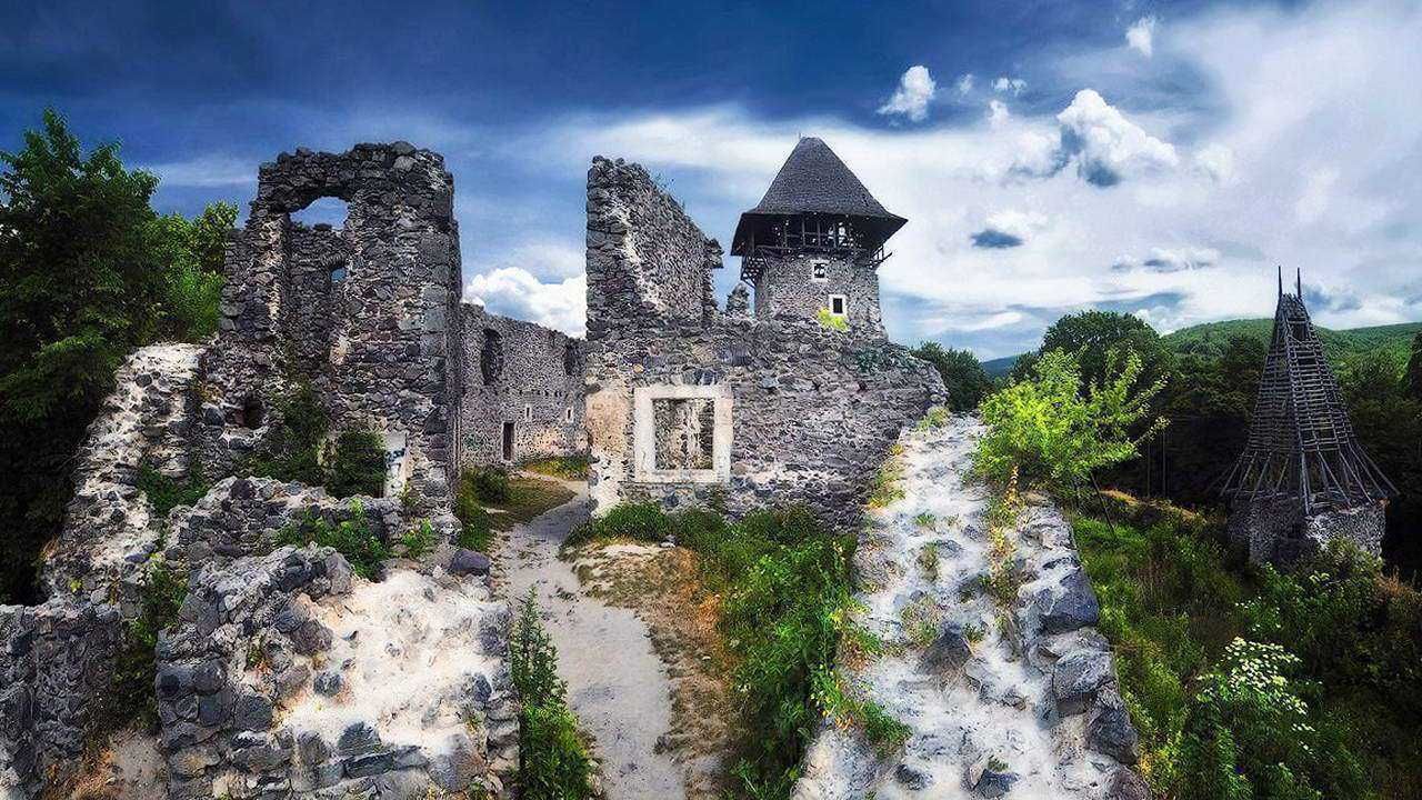 Занедбані замки України, які варто побачити якнайшвидше: локації