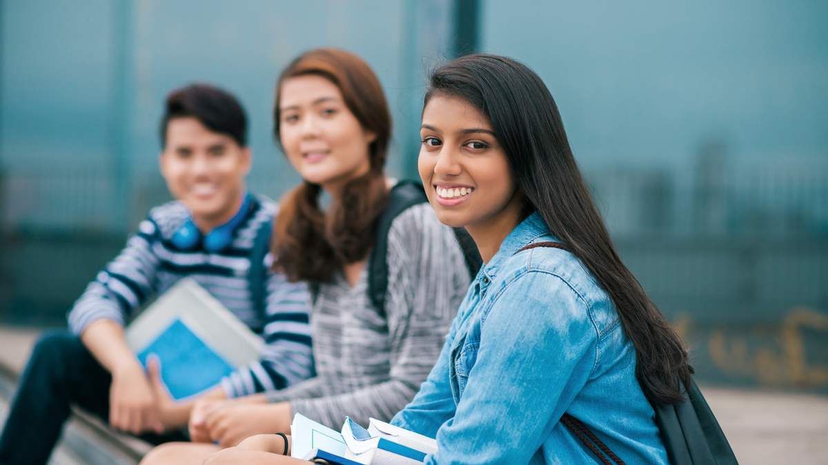 Иностранцы смогут работать в Украине на равных условиях с украинцами Иностранцы смогут работать в Украине на равных условиях с украинцами